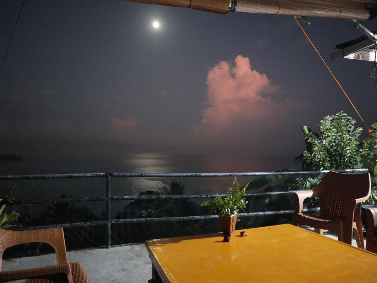 The View Padang, Amazing View, 8 Mins Mentawai Fast Ferry, Cold Beer,Close To Restaurants Padang (Sumatra) Eksteriør billede