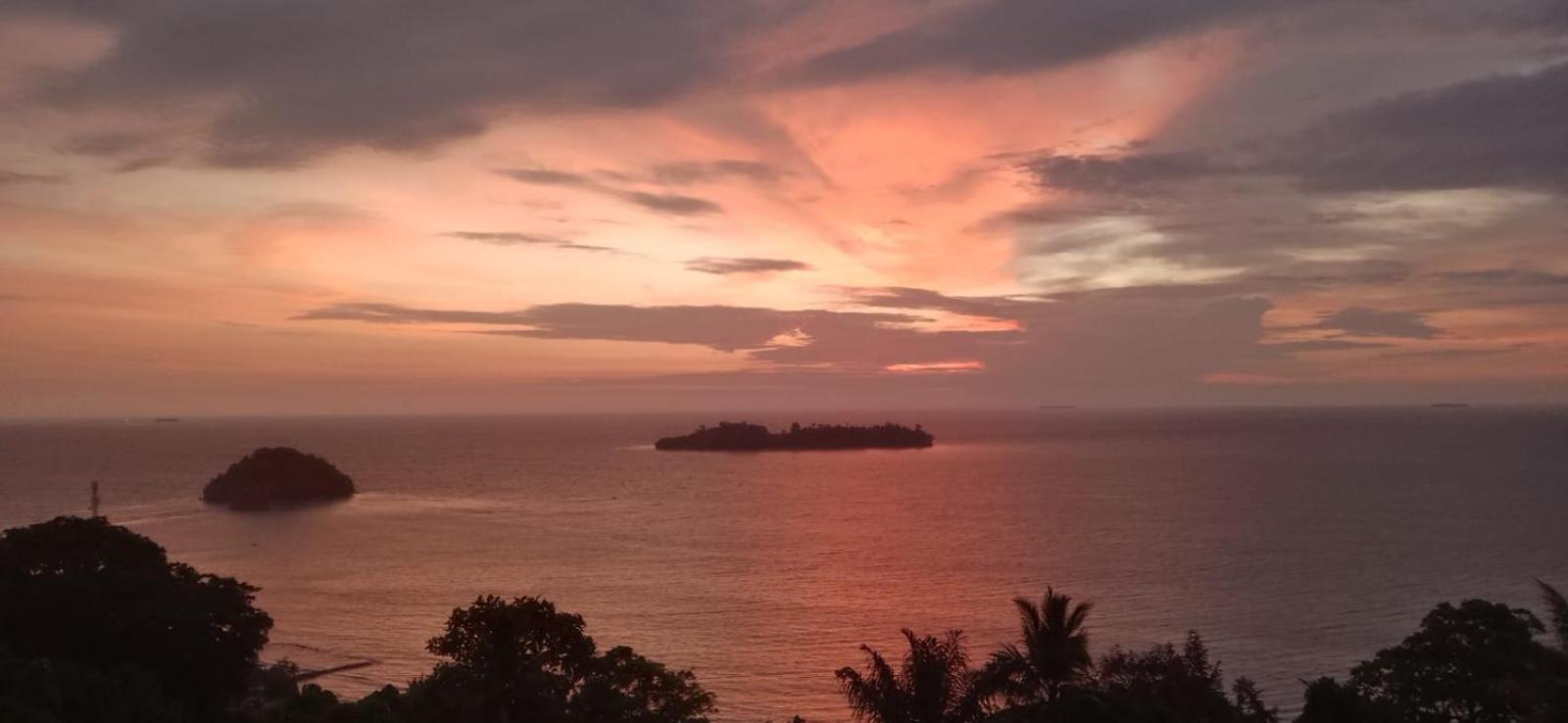 The View Padang, Amazing View, 8 Mins Mentawai Fast Ferry, Cold Beer,Close To Restaurants Eksteriør billede
