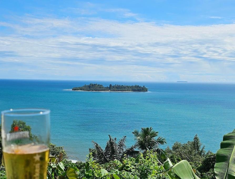 The View Padang, Amazing View, 8 Mins Mentawai Fast Ferry, Cold Beer,Close To Restaurants Eksteriør billede