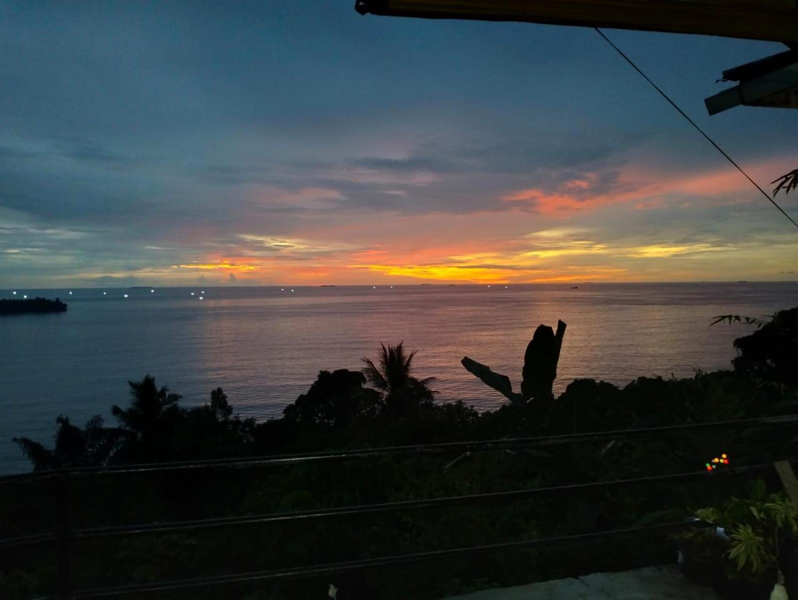 The View Padang, Amazing View, 8 Mins Mentawai Fast Ferry, Cold Beer,Close To Restaurants Padang (Sumatra) Eksteriør billede